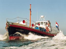 Reddingsboot Harlingen Boat, hotel en Harlingen