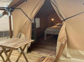 KT-0094 Magnífica Tienda Tipi - Camping Miramar Playa, tapak perkhemahan di Torredembarra