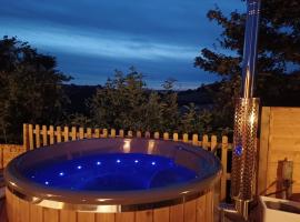 Norwell view farm glamping with hot tubs, hotel en Bath