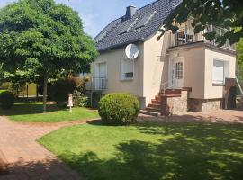 Ferienhaus in unberührter Natur mit zwei Schlafzimmern – hotel z parkingiem w mieście Langengrassau