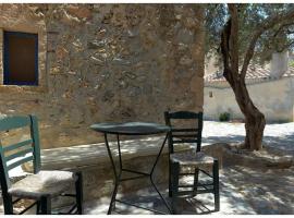 NEFELI castle stone house inside the fortress, hotel in Monemvasia