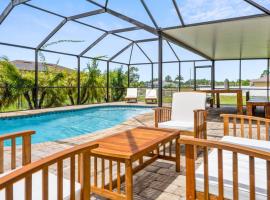 Cape Escape II - 4bdr - 2bth - POOL - Sleeps 10 or more, Strandhaus in Cape Coral