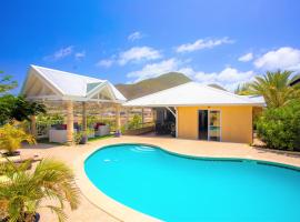 Spacious Villa with Ocean and Mountain view-4 beds, hytte i Cul de Sac