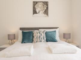 Highfield House - 1 Bed-Sleeps 2-TJS20HH，位于伊尔弗勒科姆的酒店