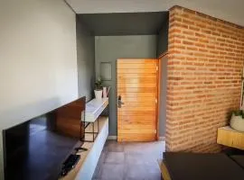 Casa D, moderna de 2 habitaciones con jardín en barrio privado