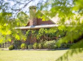 Silky Oak Cottage & Studio