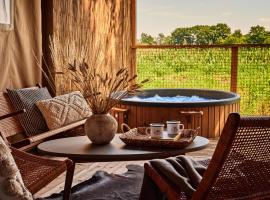 Zatoria Luxury Glamping ZATOR, hotel u gradu 'Zator'