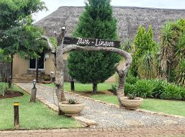 Tava Lingwe Game Lodge & Wedding Venue, Hütte in Parys