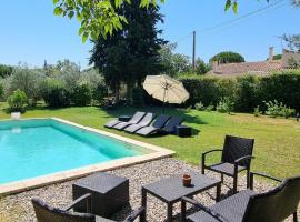 Les cabanons de l'Oliveraie, hôtel pour les familles à Pernes-les-Fontaines