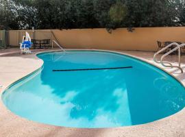 Super 8 by Wyndham Visalia, hotel cerca de Aeropuerto de Visalia Municipal - VIS, 