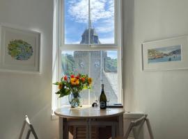 Clock Tower View, apartment in Looe
