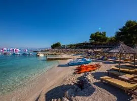 Hotel New Crystal with Private Beach
