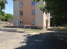 Tarcal Apartman, viešbutis mieste Tarcalis