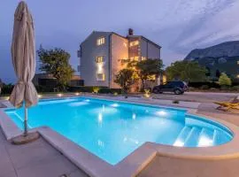 Melki for 12 people with private pool