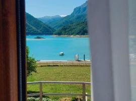 Piva lake, hotel in Pluzine