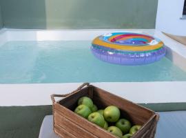 Dandy Villas Tsagkarada-Green Apple-Jacuzzi-Sea View, hotel di Tsagarada