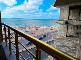 SPACIOUS 3BED APT BEACH FRONT VIEW OF ALEXANDRIA