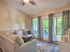 Reeds Spring Condo Near Aquarium at the Boardwalk!, hotel in Reeds Spring