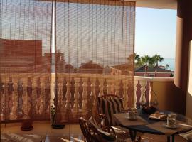 Apto. con wifi, piscina, vistas al mar y parking.