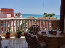 Apto. con wifi, piscina, vistas al mar y parking., Hotel in Moncófa