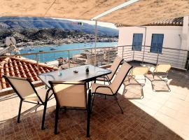 Traditional house with sea view ''MYLOS'', hotel familiar en Poros