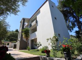 AVRA STUDIOS, serviced apartment in Paliouri
