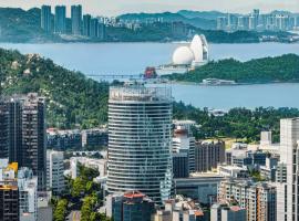 Crowne Plaza Zhuhai City Center by IHG - offers free one-way shuttle to Chimelong Ocean Kingdom, hotel en Zhuhai