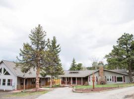 Old Man Mountain, Spacious lodge with loft Great for families, Dogs allowed, hytte i Estes Park