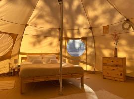 Flore's Garden Glamping, hotel v destinaci Bran