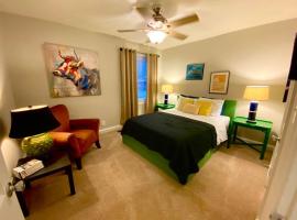 Charming Condo Near Downtown, NCSU and PNC Arena, căn hộ chung cư cao cấp ở Raleigh