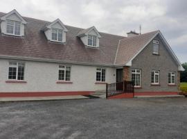 Spacious 6-Bed House 10 minutes from Knock Airport, hotel v destinaci Ballaghaderreen