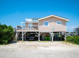 At Turtle Cottage by Oak Island Accommodations – hotel w mieście Oak Island