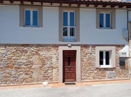 El Angazu, holiday home in Luces