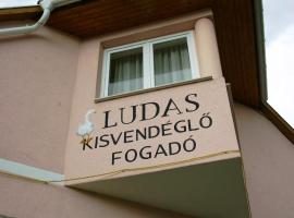 Ludas Fogadó, hotel with parking in Nagyalásony