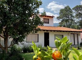 Casa Lunah Avandaro, ваканционна къща в Вале де Браво