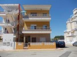 Impeccable 4-Bedroom apartment by the beach, semesterboende i Piles