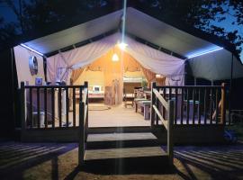 Tente Lodge Safari, alojamento para férias em Saint-Martin-des-Besaces