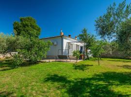 Holiday house Chill out Loborika, hotel din apropiere de Aeroportul Pula - PUY, 