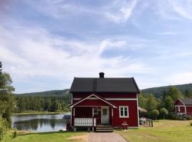Villa Granhede -sjöläge med badtunna, eldstad med mera, hotel s jacuzzi v destinaci Torsby