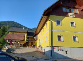 Tubej B&B family room with terrase, hotel with parking in Bohinj