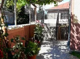 Gues House Aisi