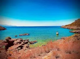 Velonas Beach mpakas country cottage ,Steps to the Sea