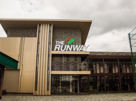 THE RUNWAY HOTEL, hotel near Kochi International Airport - COK, Cochin