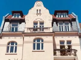 Jugendstil-Altbauwohnung mit Dachterrasse direkt an der Karlsaue