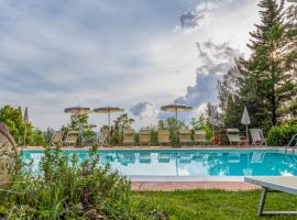 Podere Mezzastrada, hotel com piscina em Fiano