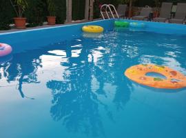 Casa Pestera Ponicova, hotel en Dubova