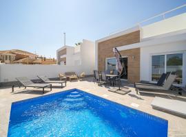 Villa Misa, hotel with pools in Avileses