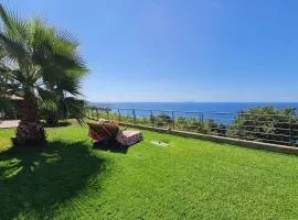 Top location - tranquility - pool - garden & sea view