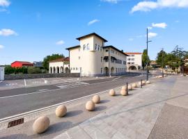 TOSCANINA Garni Hotel, viešbutis mieste Dobrovas