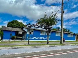 Pousada Allamandas Feliz – hotel w mieście Salinópolis